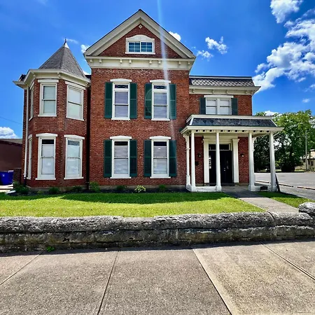Newly Renovated Historic Mansion ☆ 8 Bedrooms